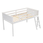 Weißes niedriges Twin-Hochbett mit Leiter und Schutzgittern