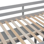 Graues Loft-Bett in Full-Größe mit Schreibtischen, Schubladen und Regalen